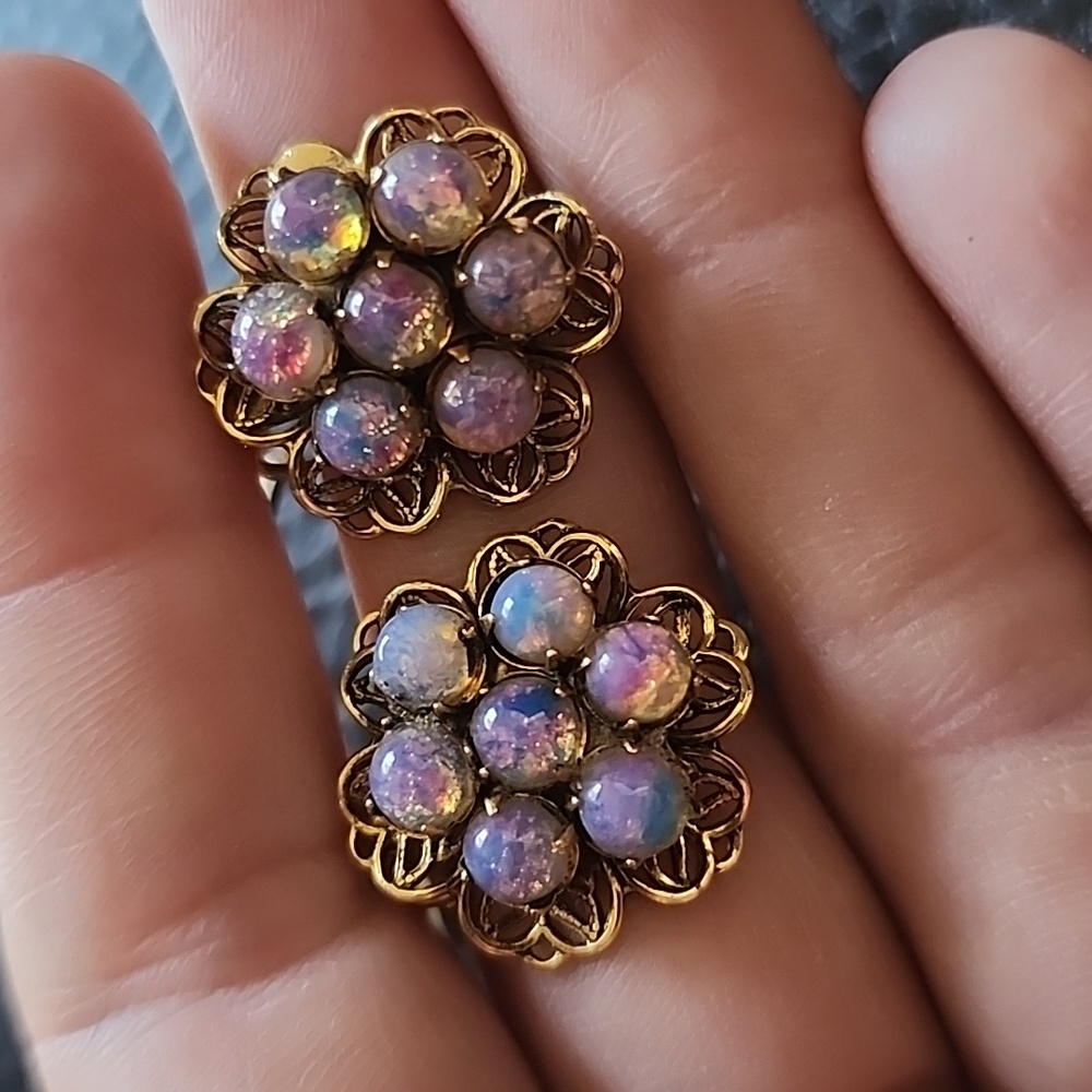 VTG clip on earrings - Picture 3 of 8